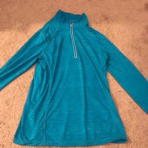 I’m selling an athletic thin long sleeve